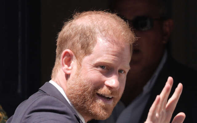 Prins Harry verliest zaak over afluisterpraktijken Britse tabloids