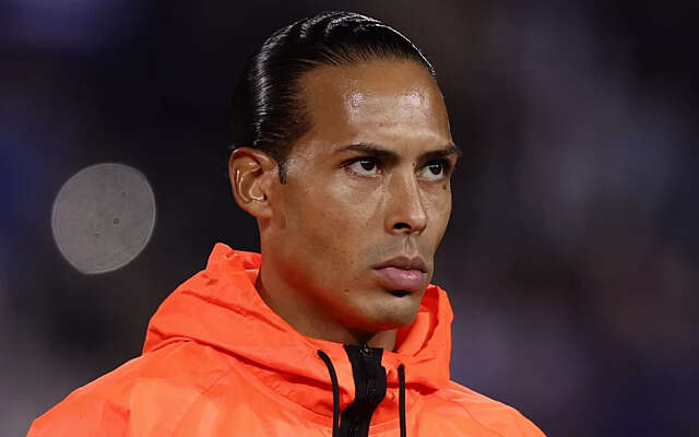 Virgil van Dijk viert 100ste interland bij Oranje, lof en kritiek