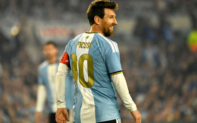 Messi eert Maradona na afscheid Argentinië, Ronaldo reageert met respect
