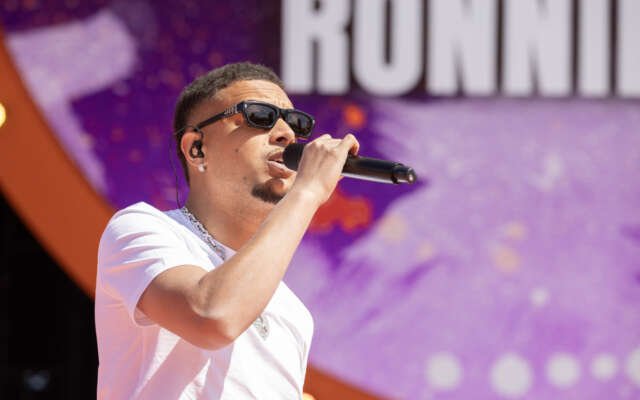 Ronnie Flex lanceert nieuwe single 'Schijn Je Licht Op Mij'