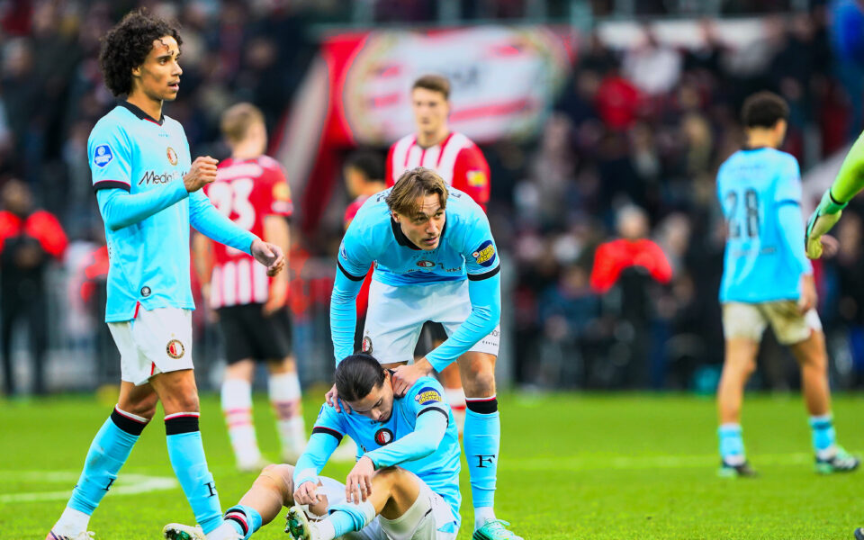 Feyenoord blijft koploper na gelijkspel tegen PSV in topper