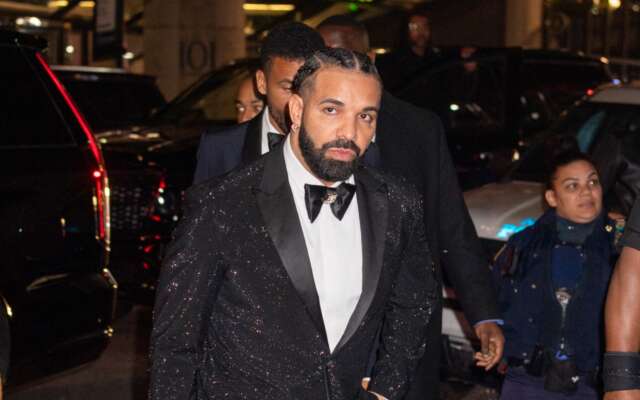 Drake viert 40e verjaardag met twee feesten in New York, Backstreet Boys verrassen hem