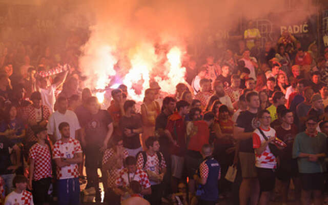 Kroatische fans vieren winst op Ban Jelacicplein in Zagreb