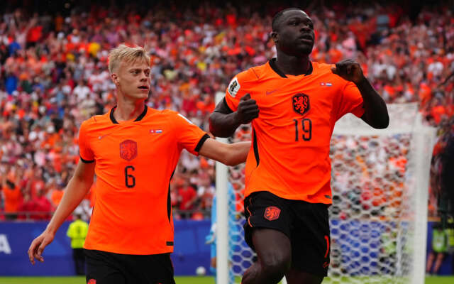 Oranje als groepswinnaar naar knock-outfase na overtuigende zege op Tunesië